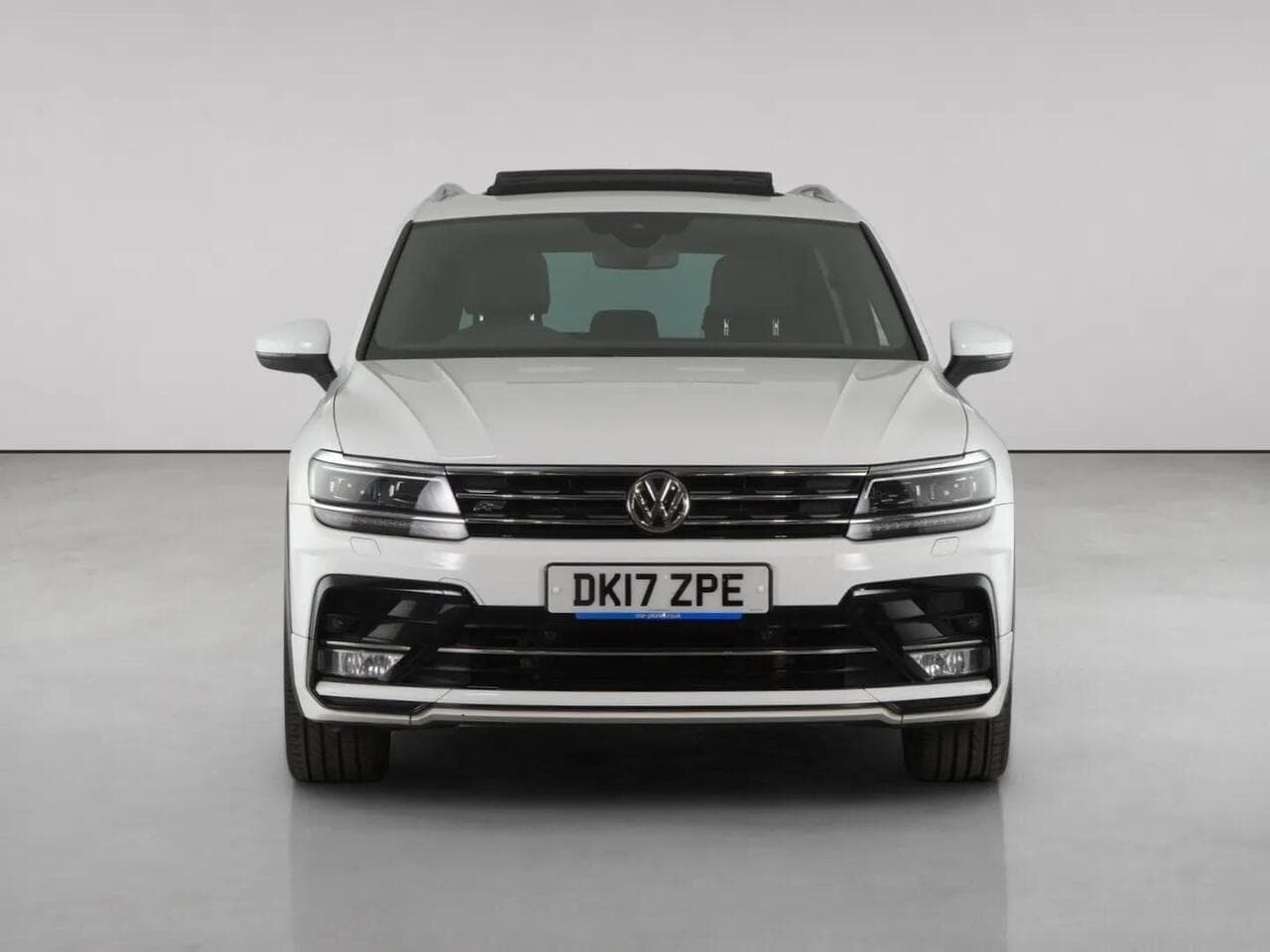 Volkswagen Tiguan thumbnail Front