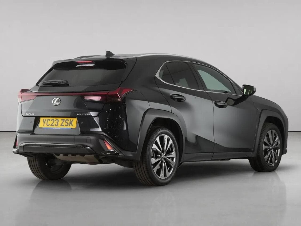 Lexus UX thumbnail Rear Right