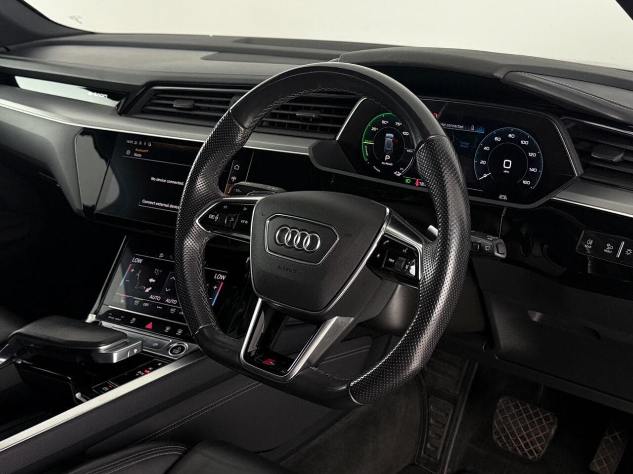 Audi e-tron thumbnail Steering Wheel