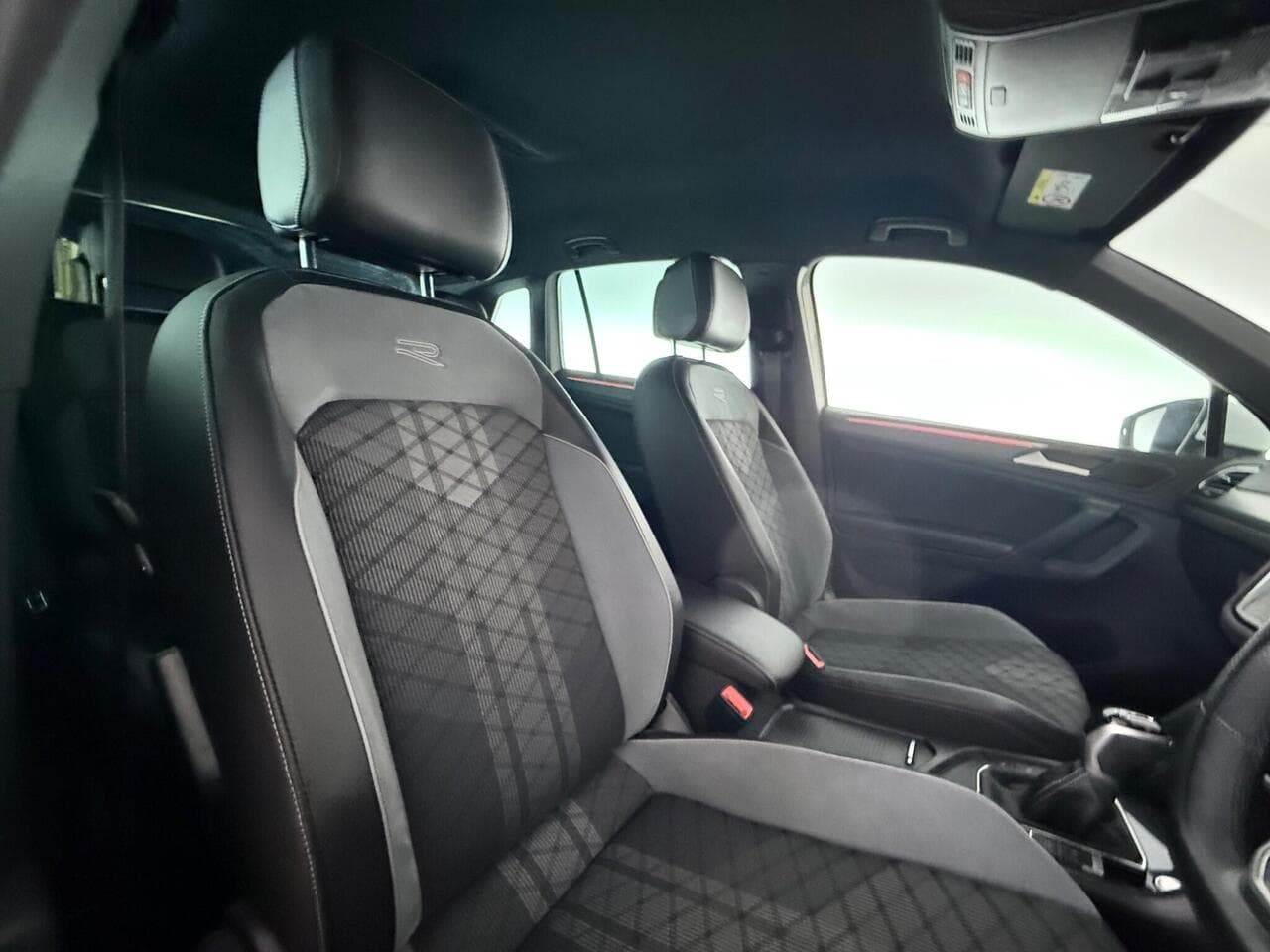 Volkswagen Tiguan thumbnail Seat Driver