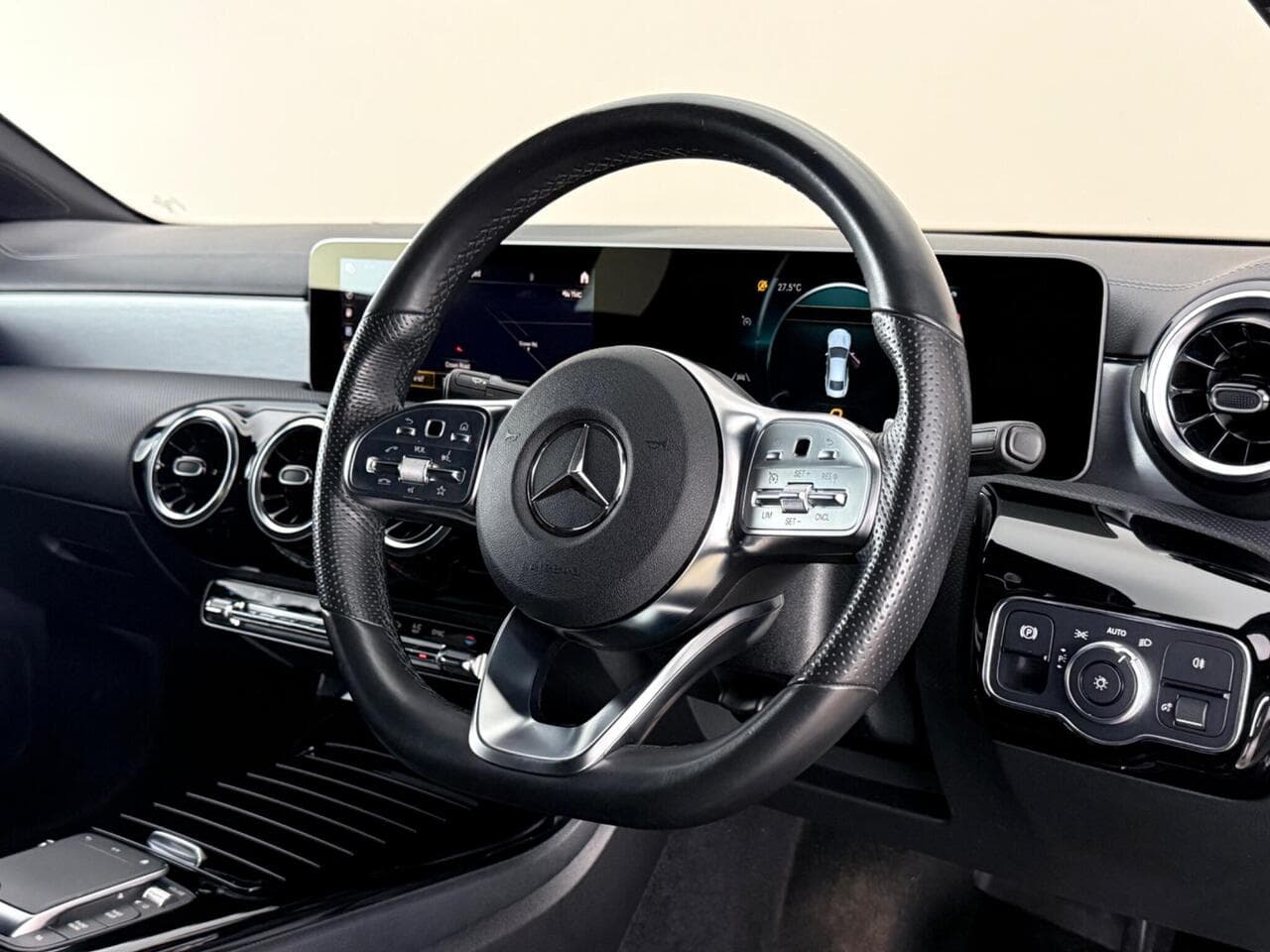 Mercedes-Benz CLA thumbnail Steering Wheel