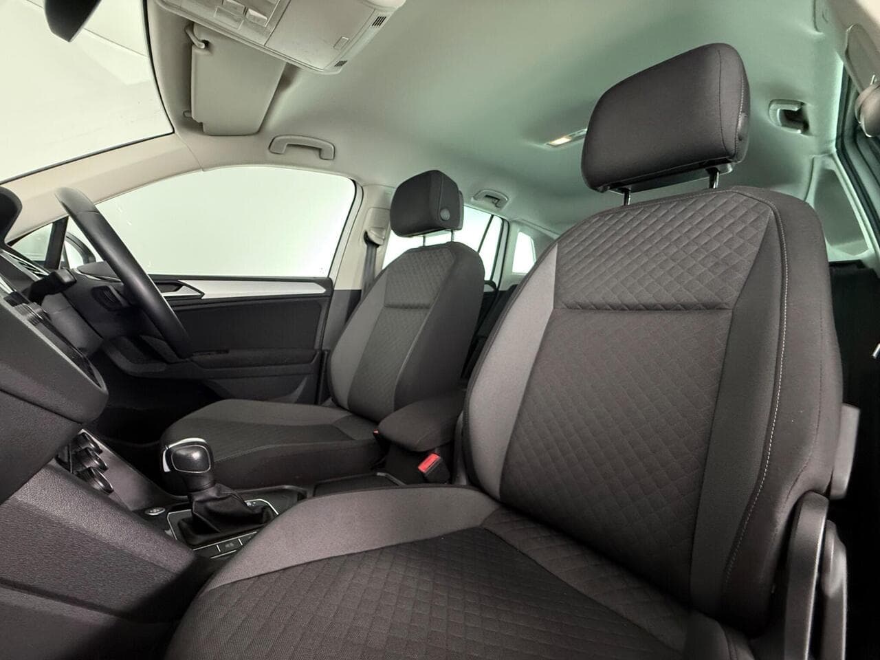 Volkswagen Tiguan thumbnail Seat Front Passenger