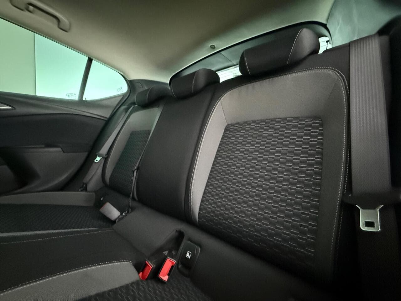 Vauxhall Astra thumbnail Seats Rear