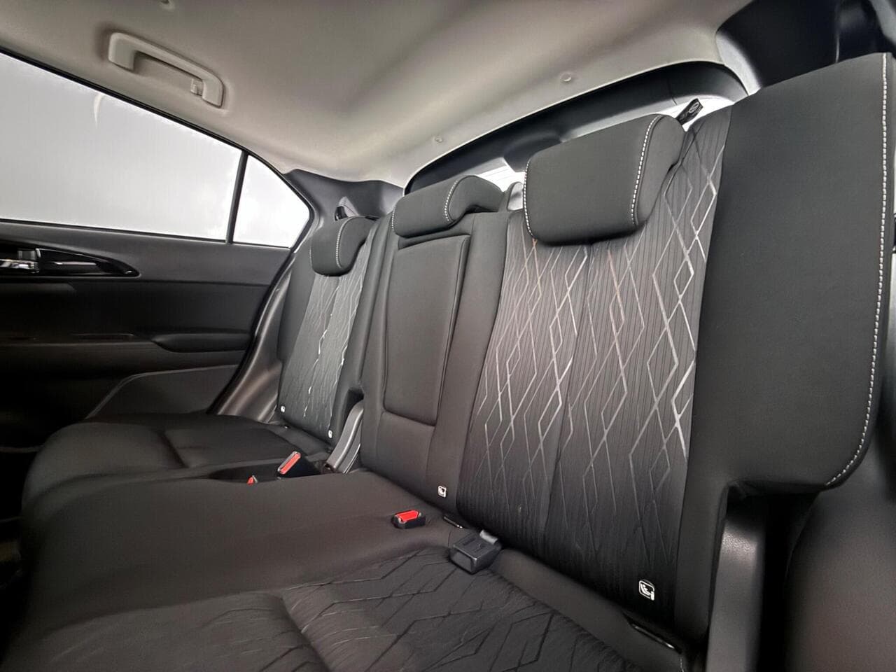 Mitsubishi Eclipse Cross thumbnail Seats Rear