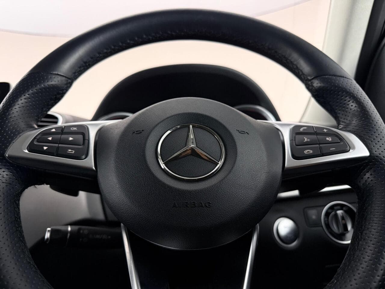 Mercedes-Benz GLE thumbnail Steering Wheel