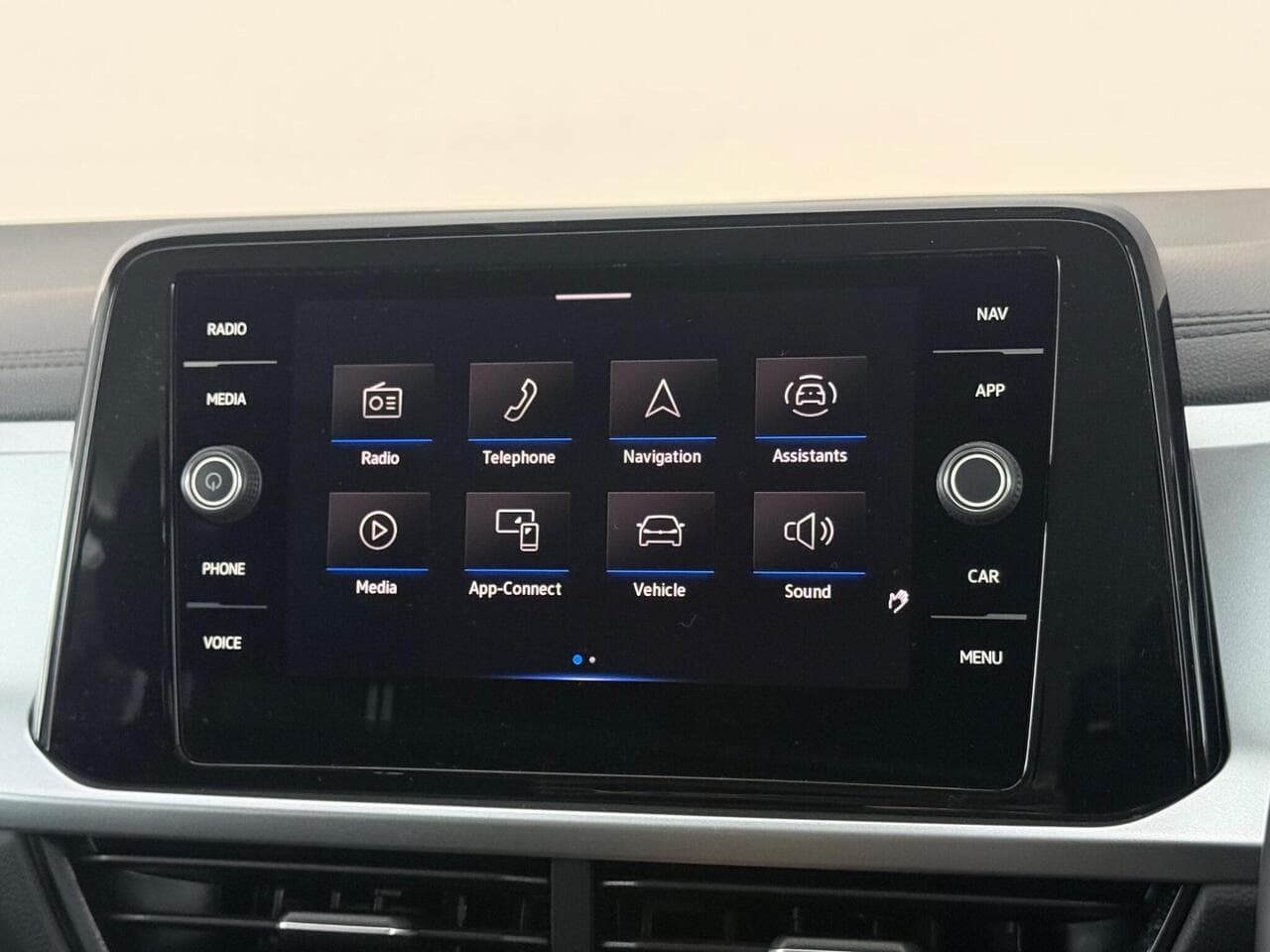 Volkswagen T-Roc thumbnail Infotainment System