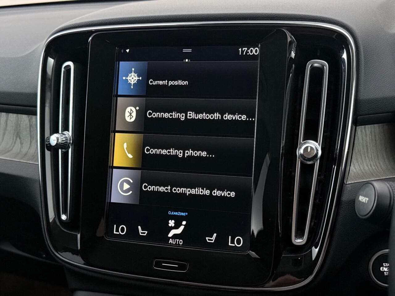 Volvo XC40 thumbnail Infotainment System