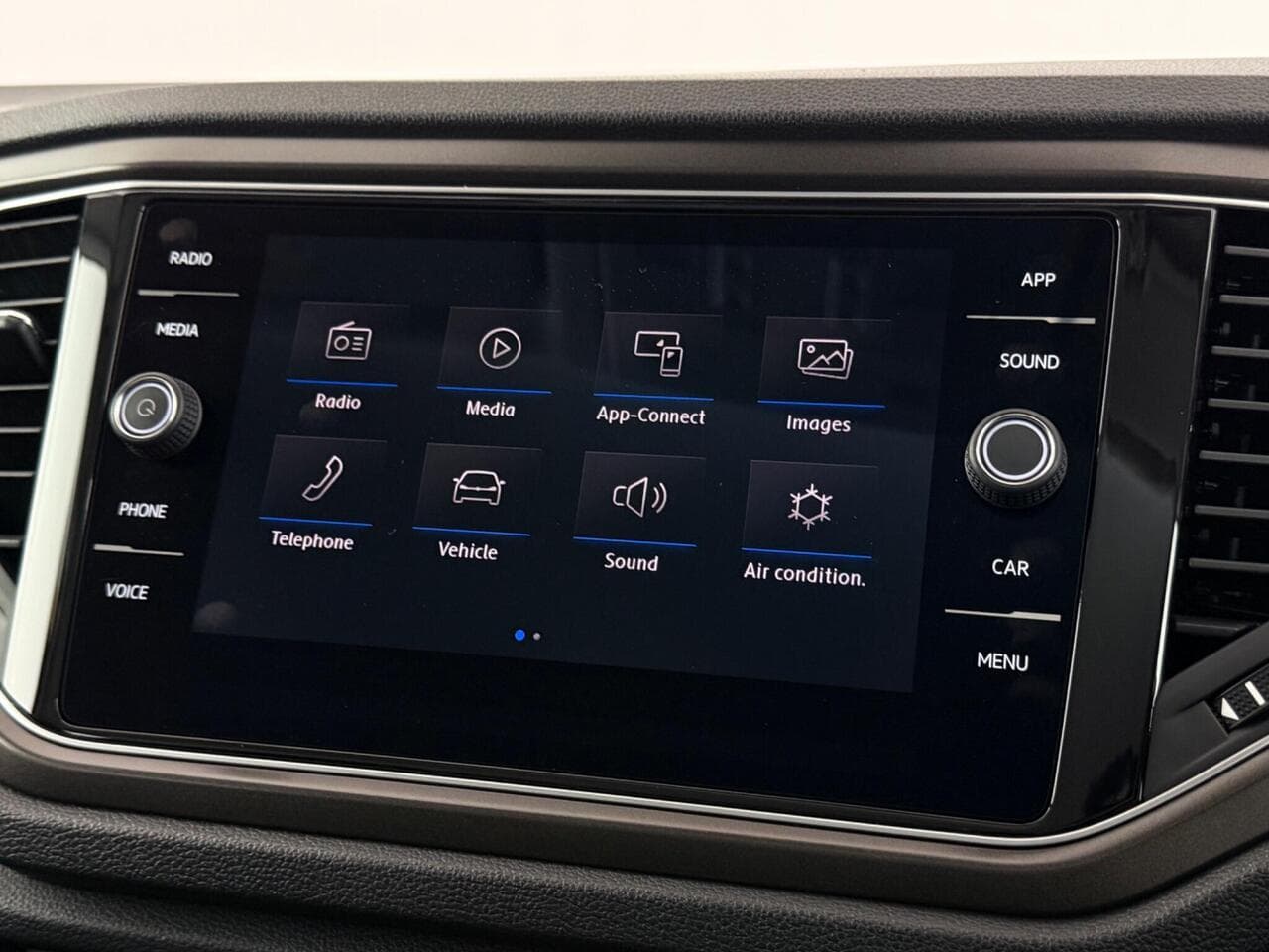 Volkswagen T-Roc thumbnail Infotainment System