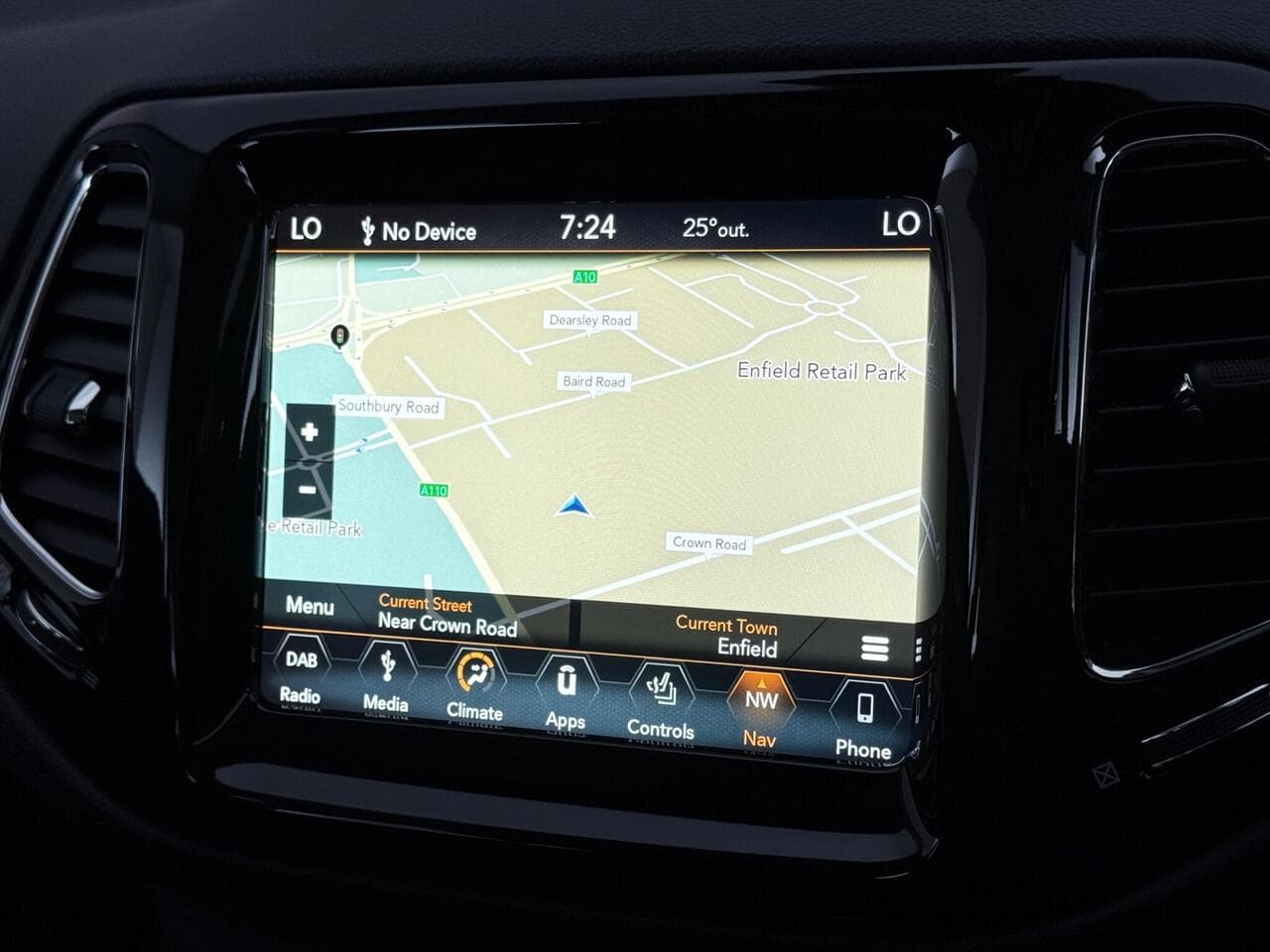 Jeep Compass thumbnail Infotainment System