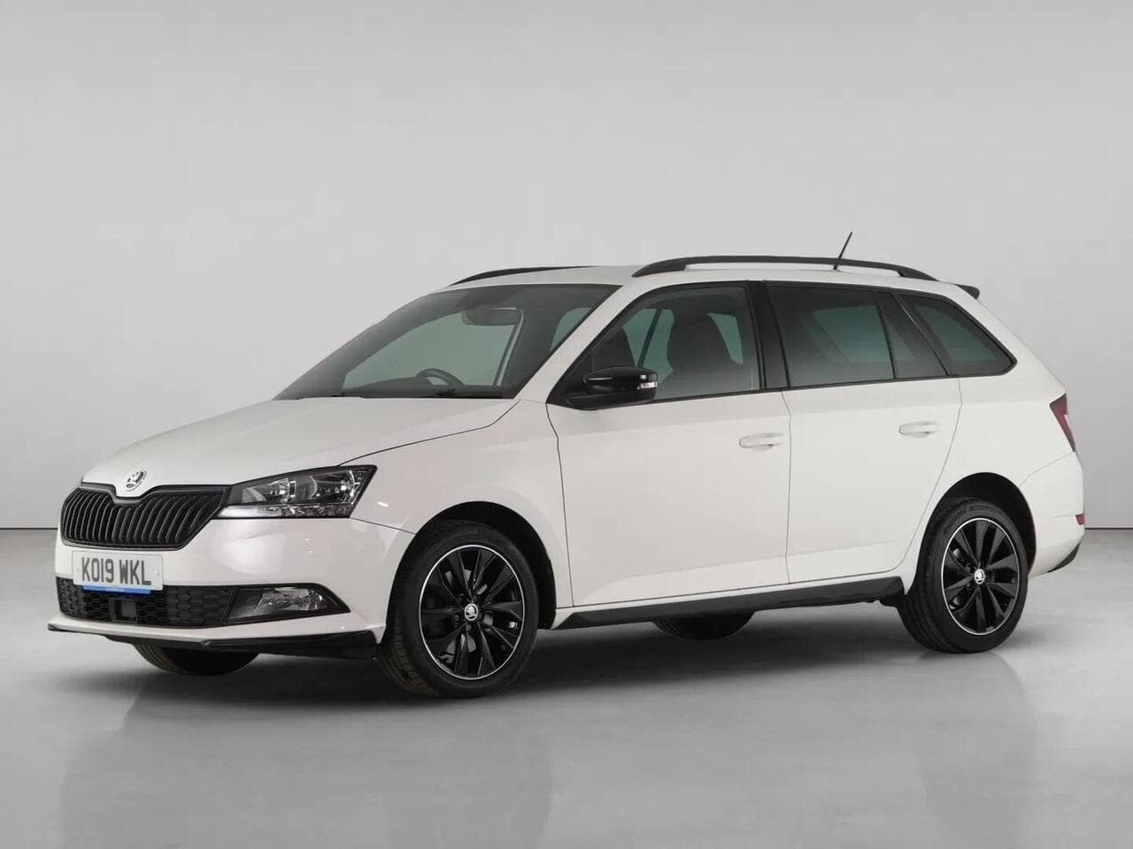 Skoda Fabia thumbnail Front Left