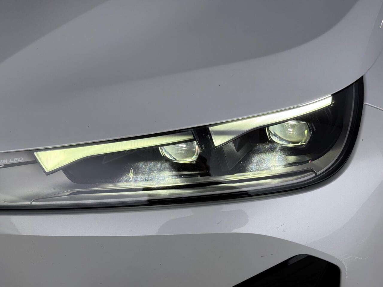 BMW iX thumbnail Lights Front