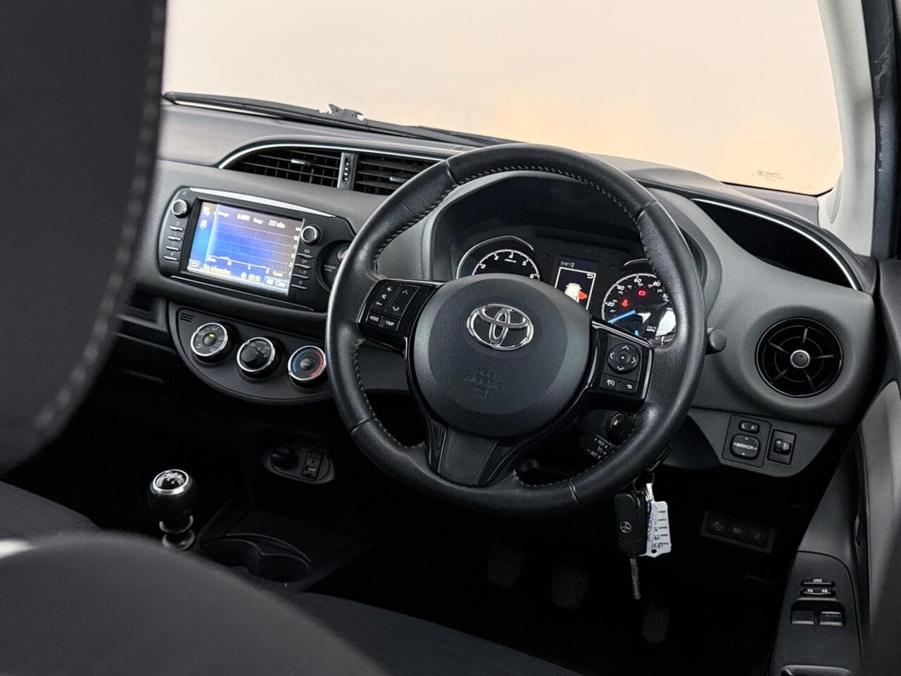 Toyota Yaris thumbnail Steering Wheel
