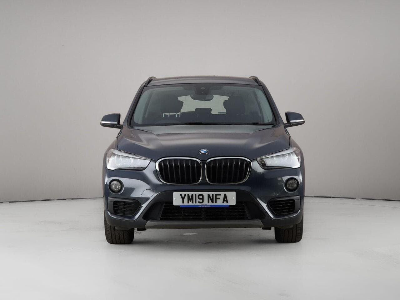 BMW X1 thumbnail Front