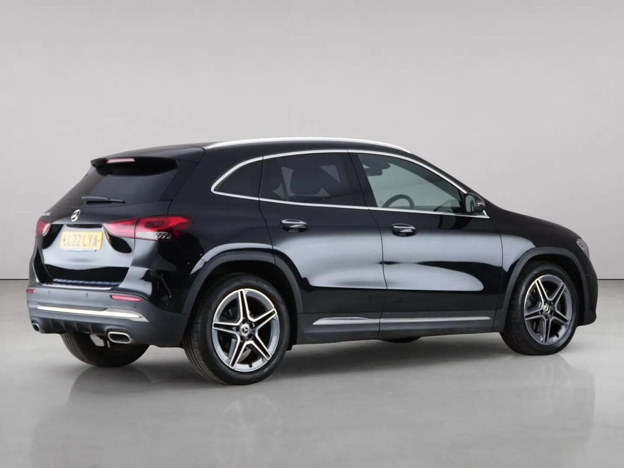 Mercedes-Benz GLA thumbnail Side Right
