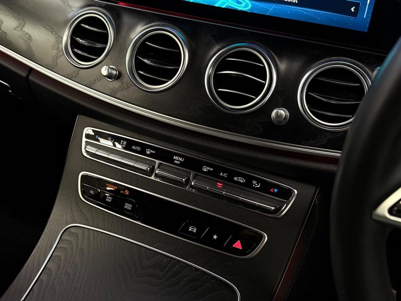 Mercedes-Benz E Class thumbnail Misc Controls