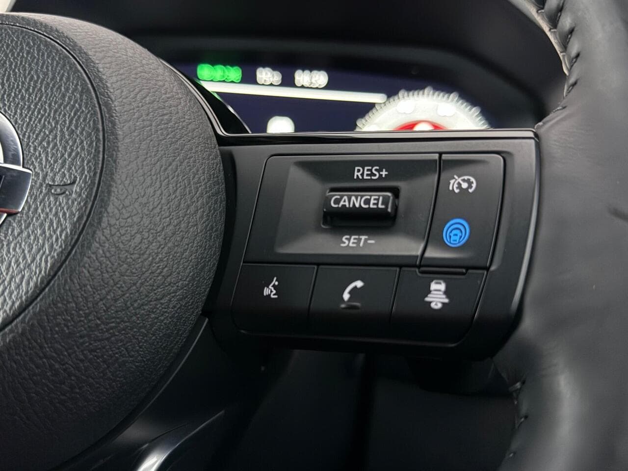Nissan Qashqai thumbnail Misc Controls
