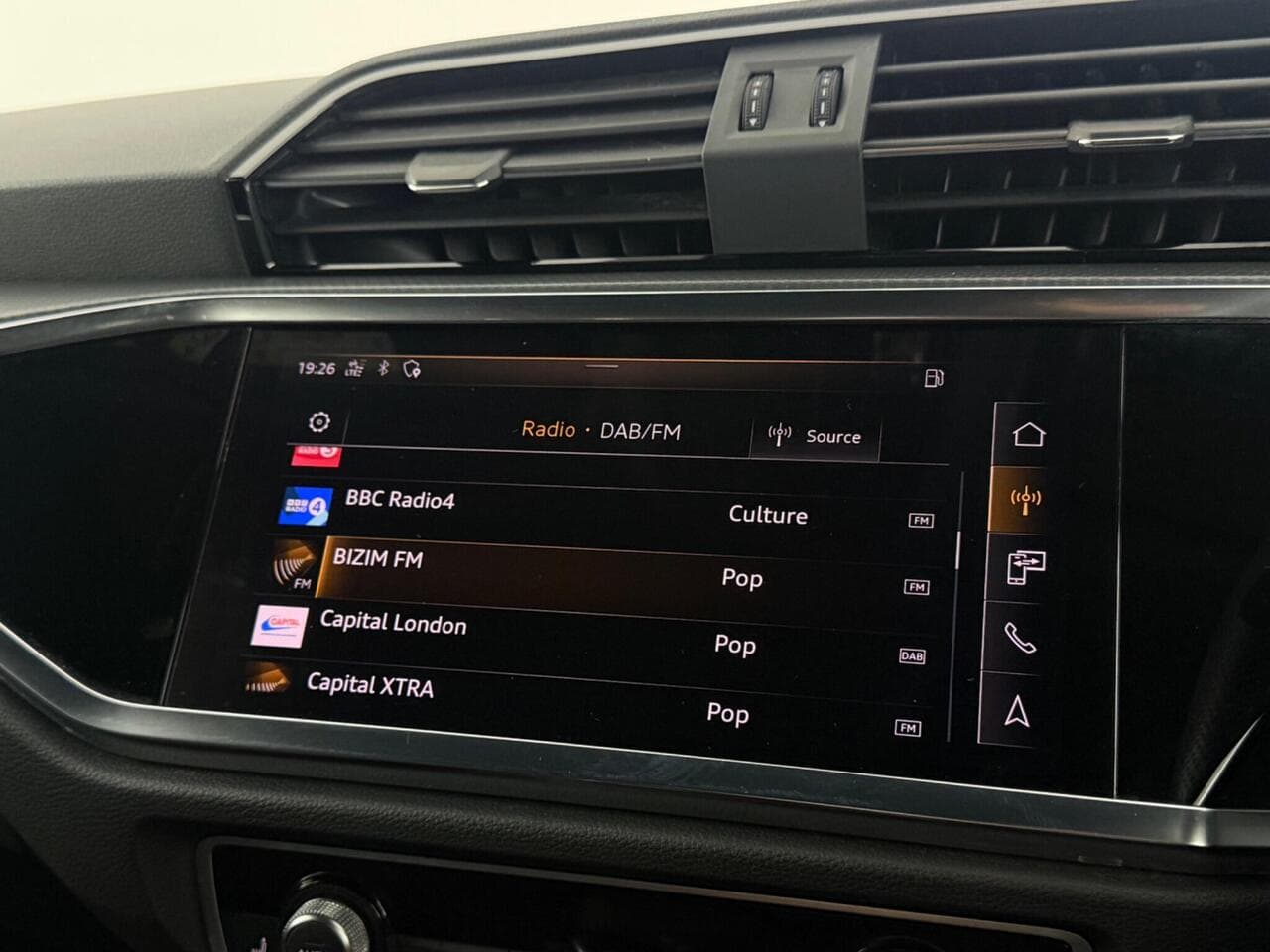 Audi Q3 thumbnail Infotainment System
