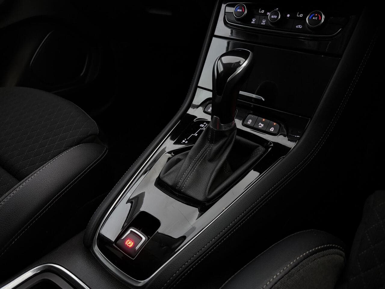 Vauxhall Grandland X thumbnail Interior Front