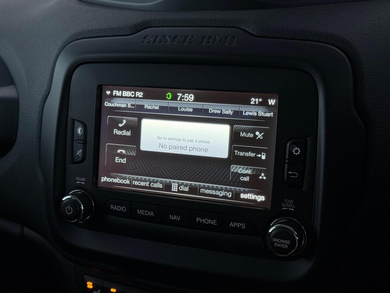Jeep Renegade thumbnail Infotainment System