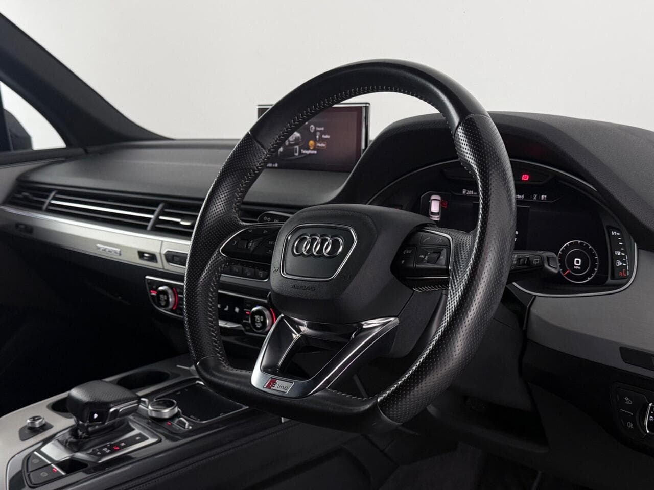 Audi Q7 thumbnail Interior Front