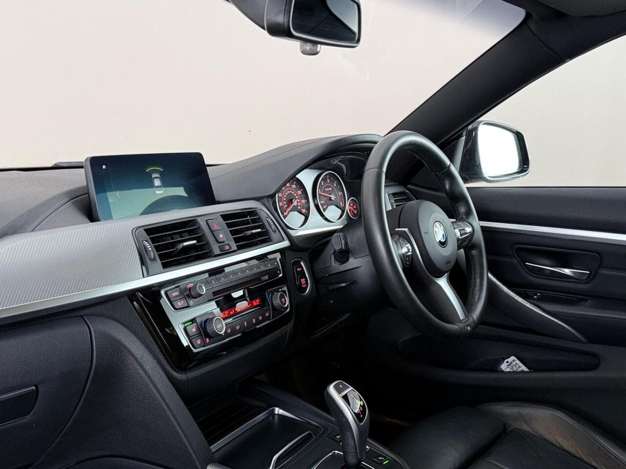 BMW 4 Series thumbnail Interior Front