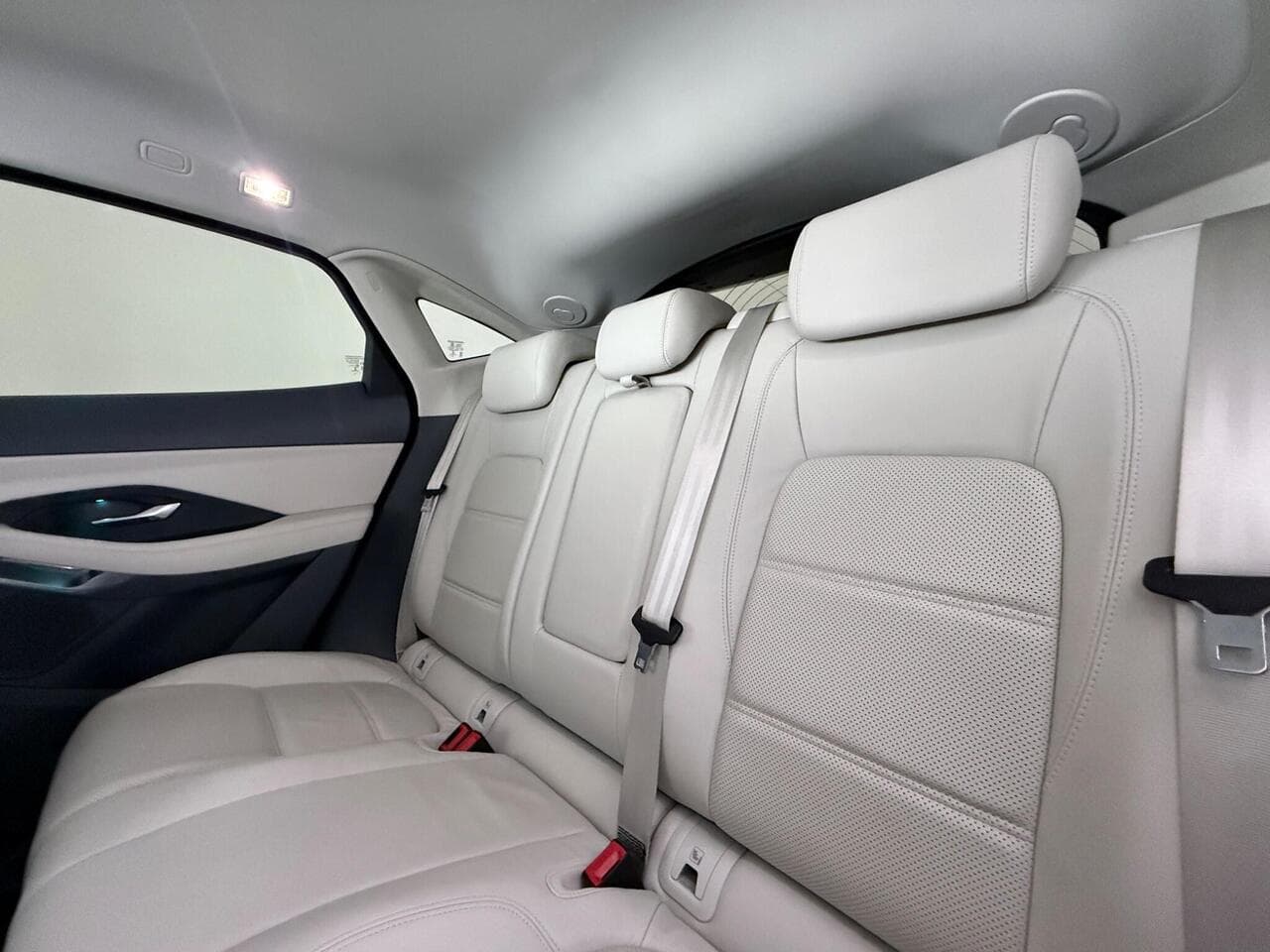Jaguar E-PACE thumbnail Seats Rear