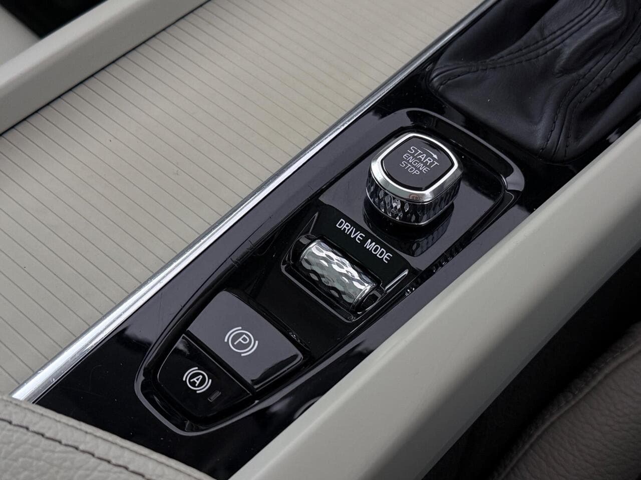 Volvo XC60 thumbnail Misc Controls