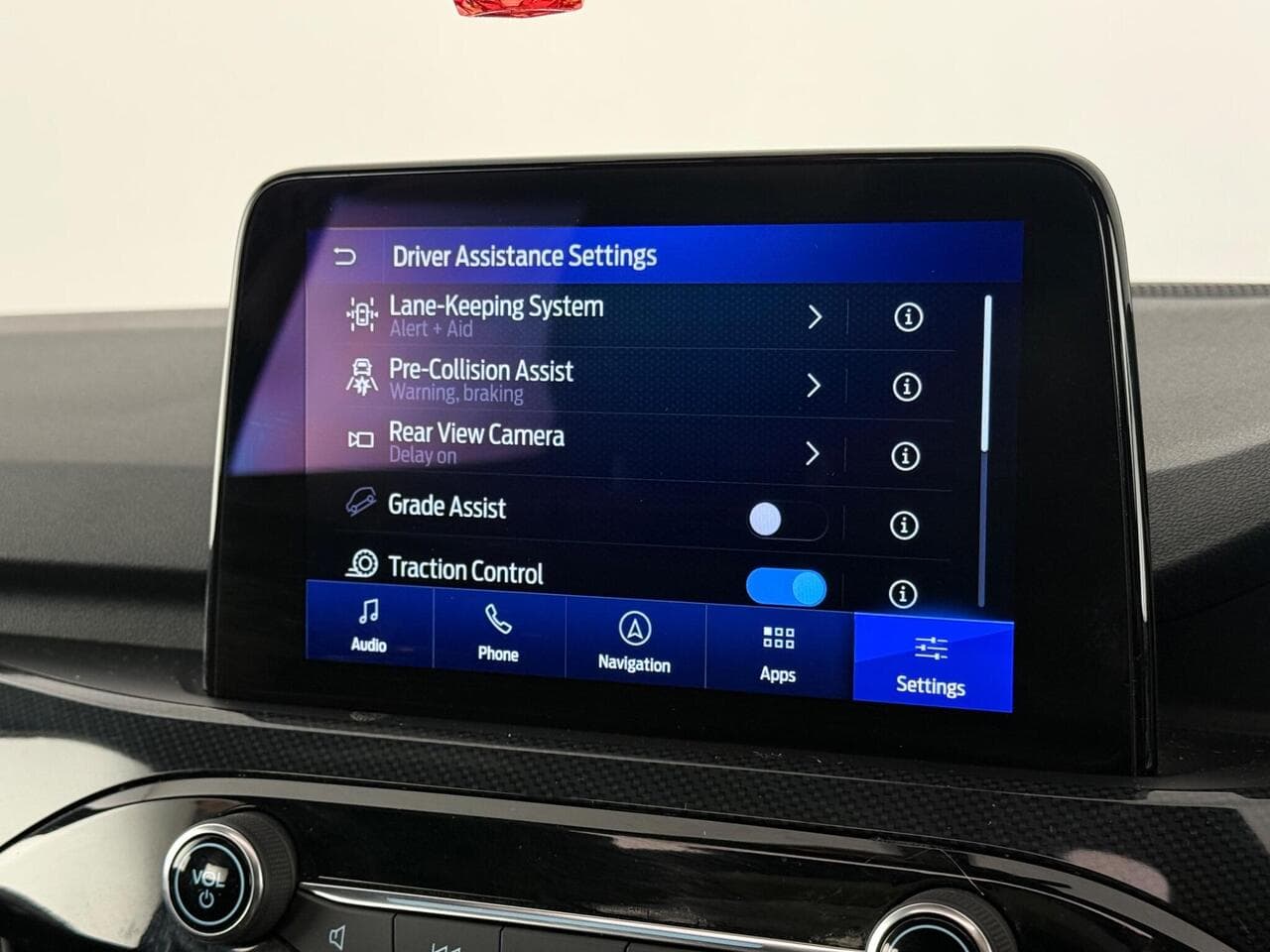Ford Kuga thumbnail Infotainment System