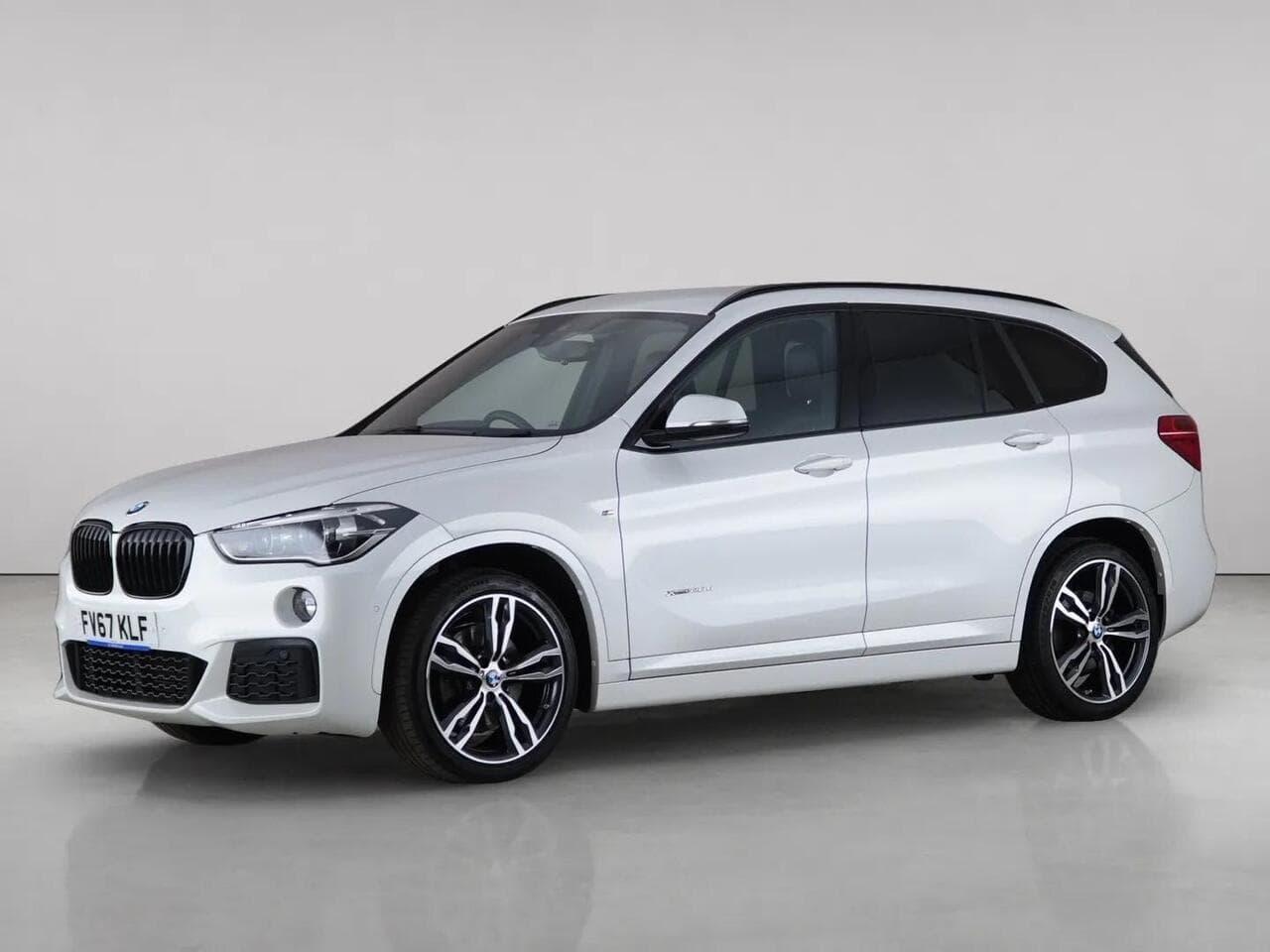 BMW X1 thumbnail Front Left
