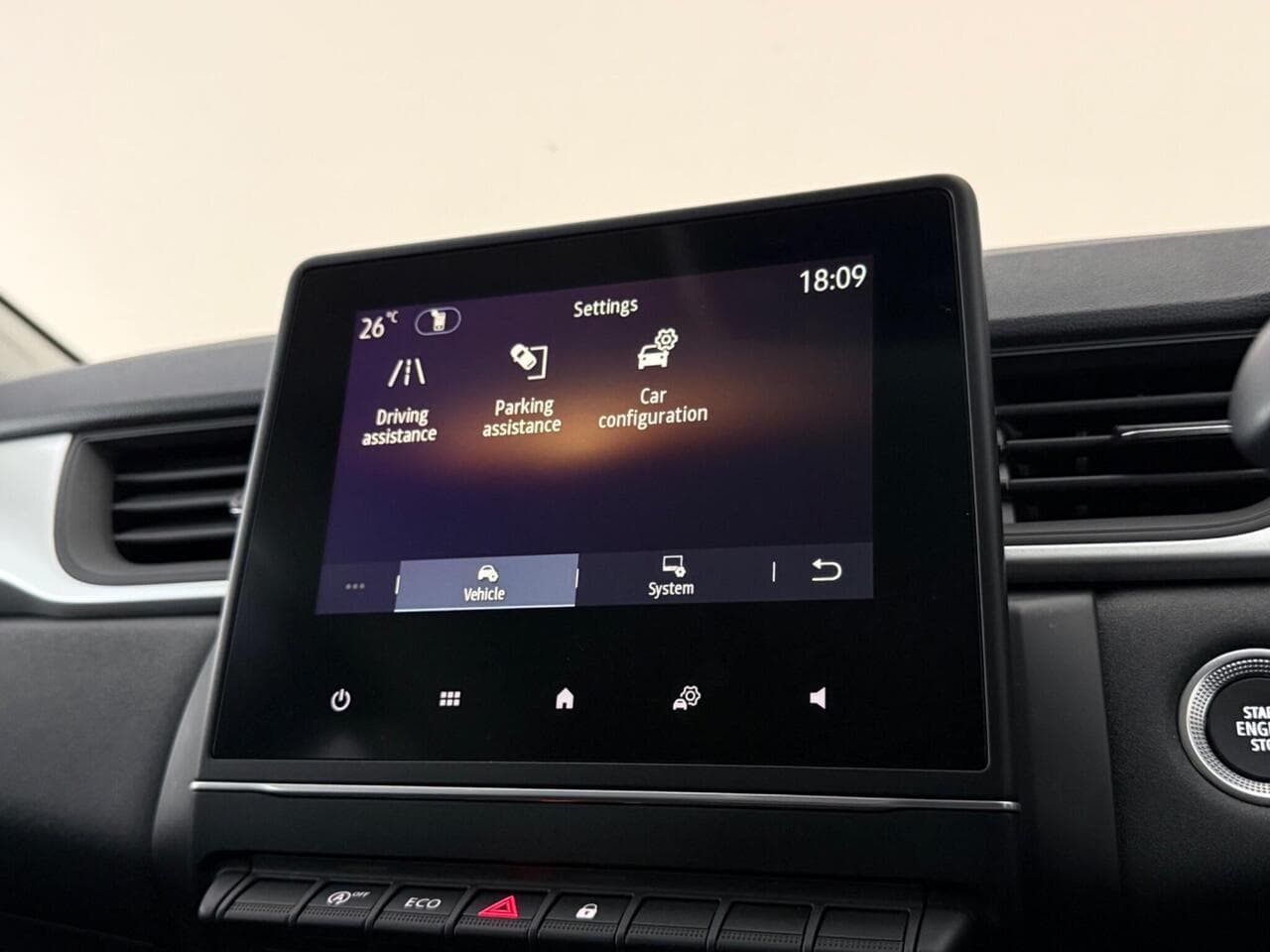 Renault Captur thumbnail Infotainment System