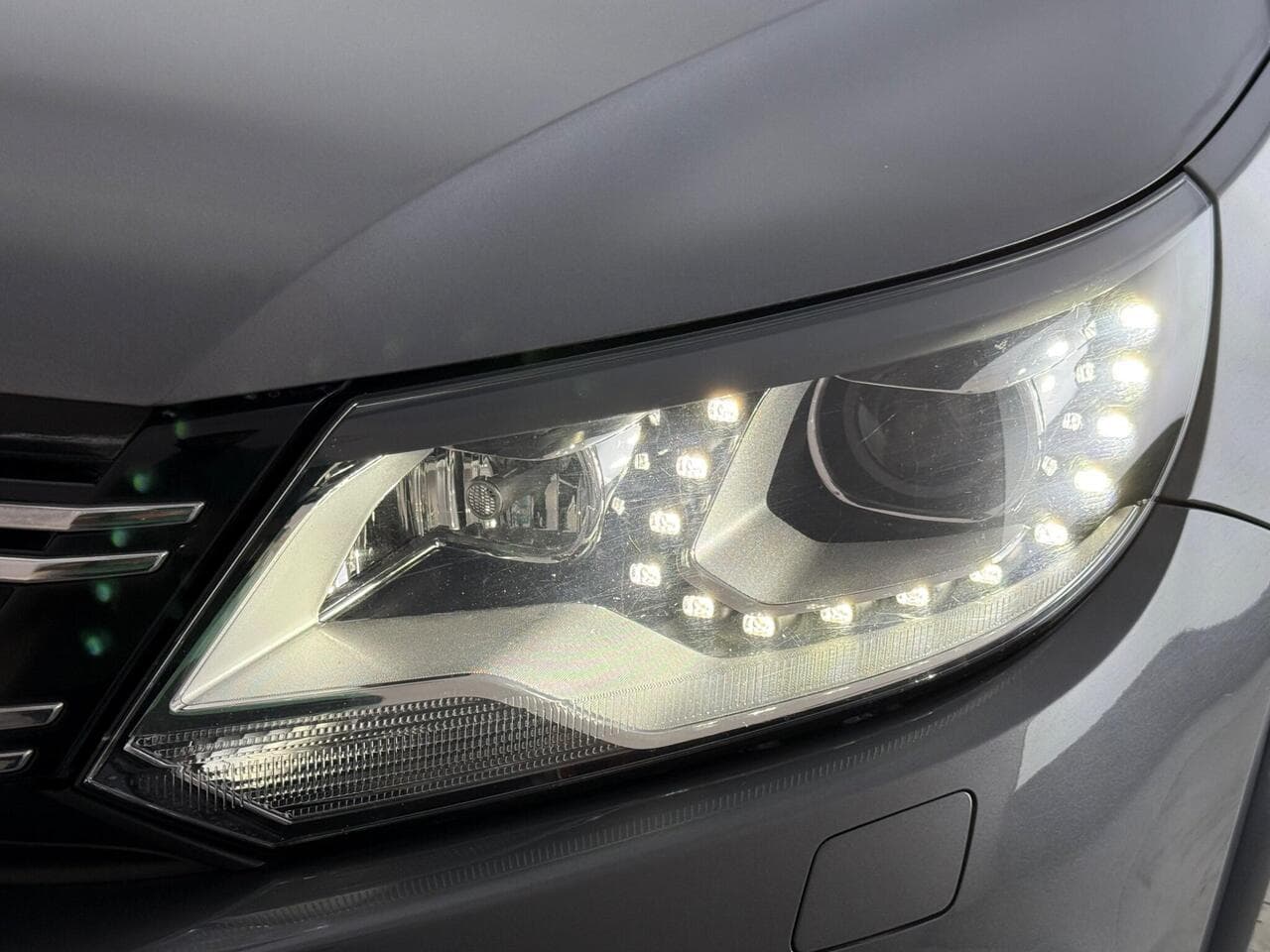 Volkswagen Tiguan thumbnail Lights Front