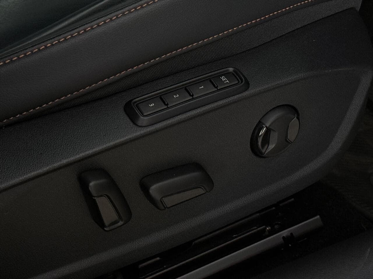 CUPRA Formentor thumbnail Misc Controls