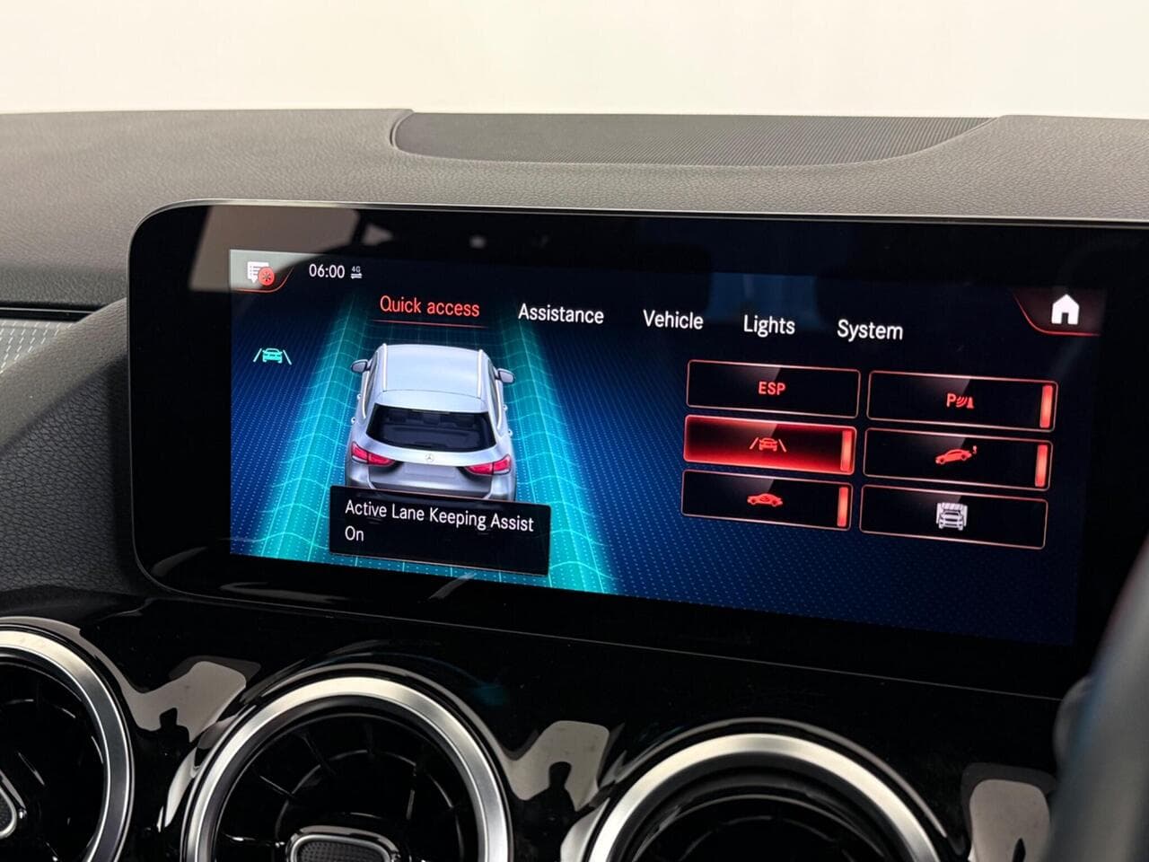 Mercedes-Benz GLA thumbnail Infotainment System