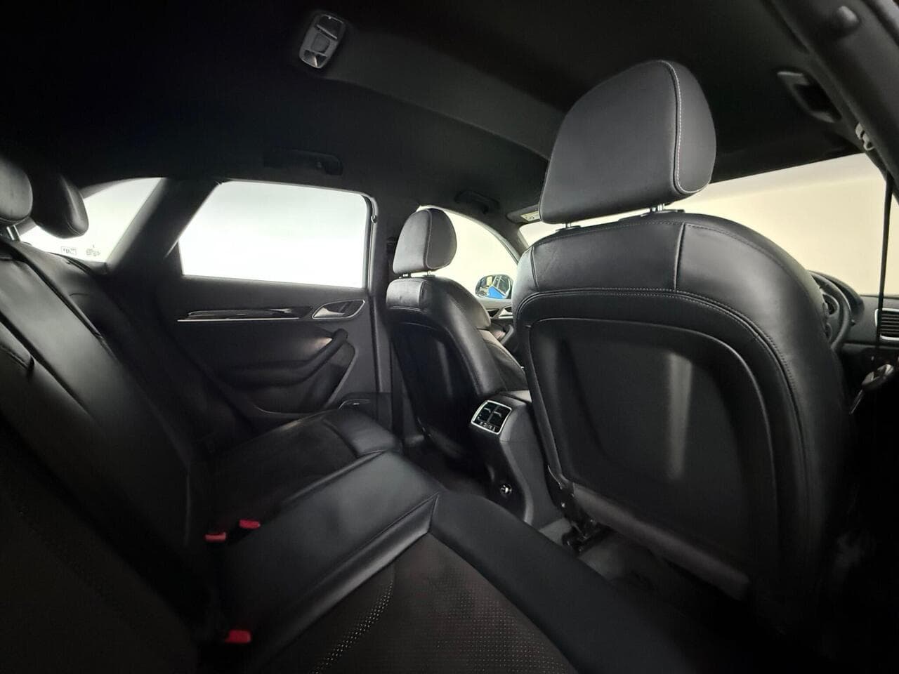 Audi Q3 thumbnail Seats Rear