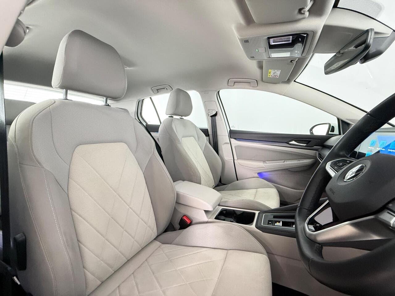 Volkswagen Golf thumbnail Seat Driver