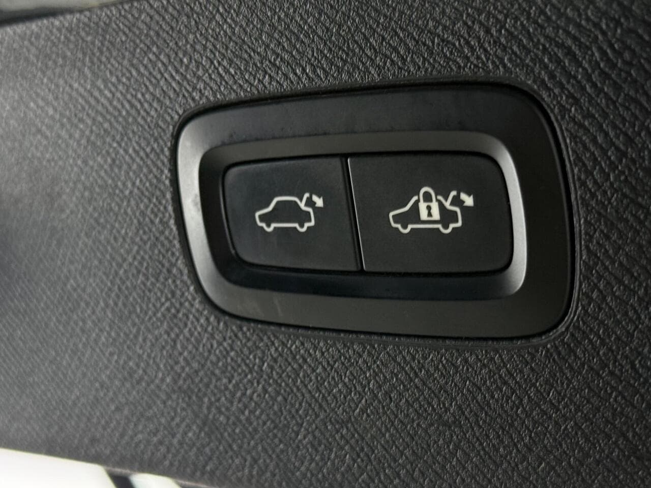 Volvo XC90 thumbnail Misc Controls