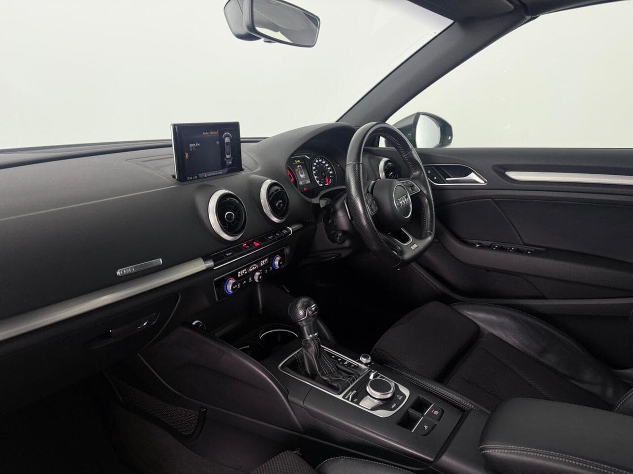 Audi A3 Cabriolet thumbnail Interior Front