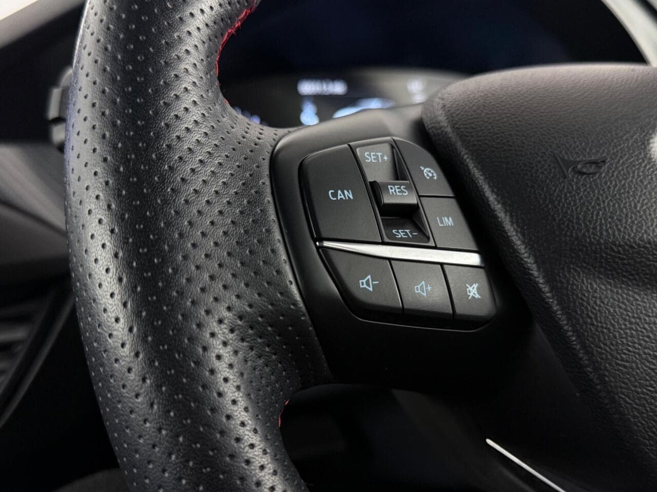 Ford Focus thumbnail Misc Controls