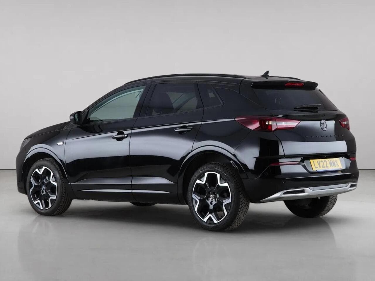 Vauxhall Grandland thumbnail Side Left