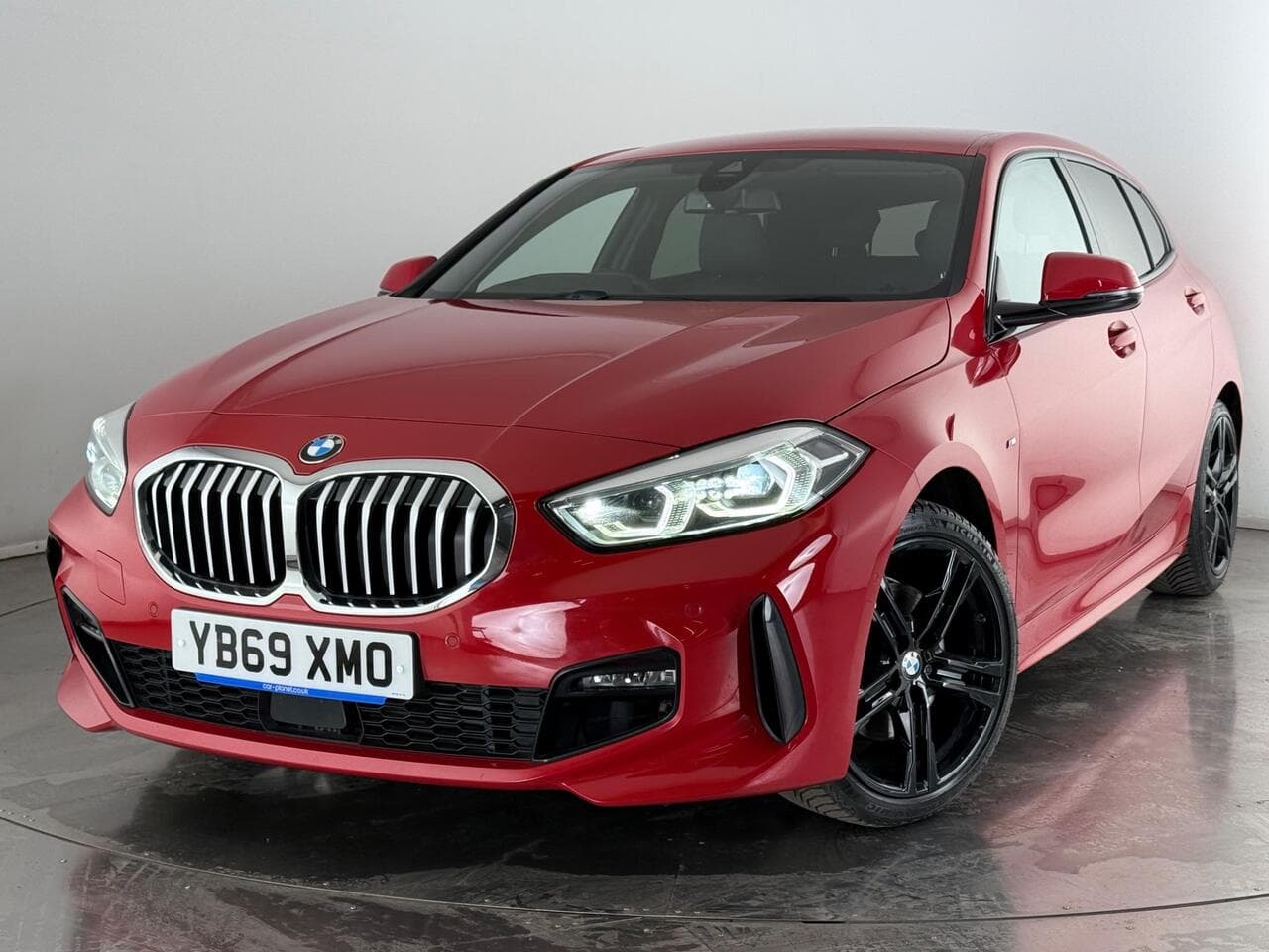 BMW 1 Series thumbnail Front Left