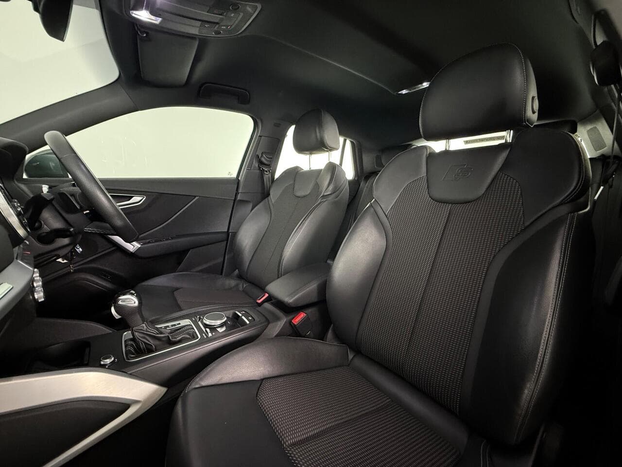 Audi Q2 thumbnail Seat Front Passenger