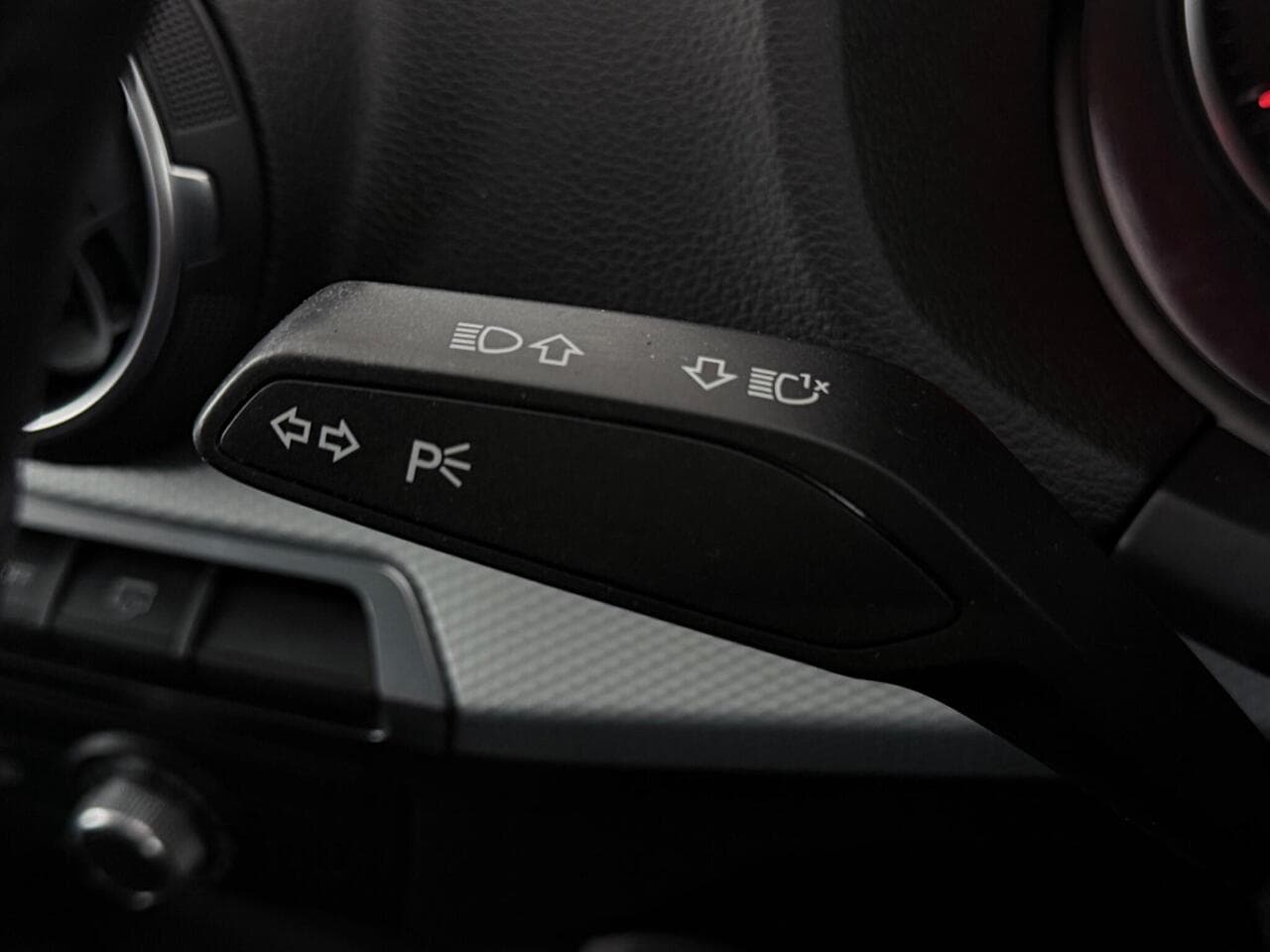 Audi Q2 thumbnail Misc Controls