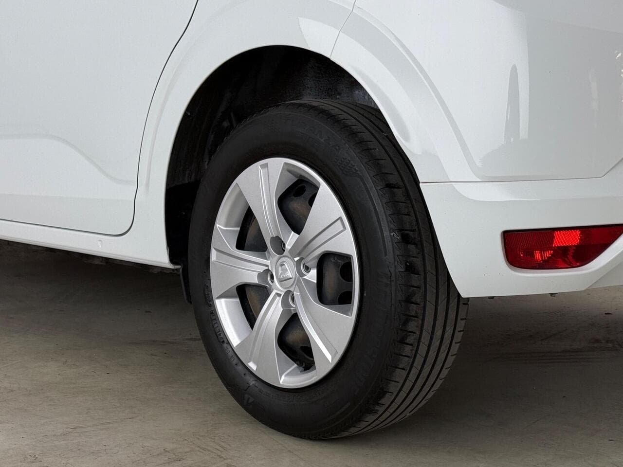 Dacia Sandero thumbnail Wheel