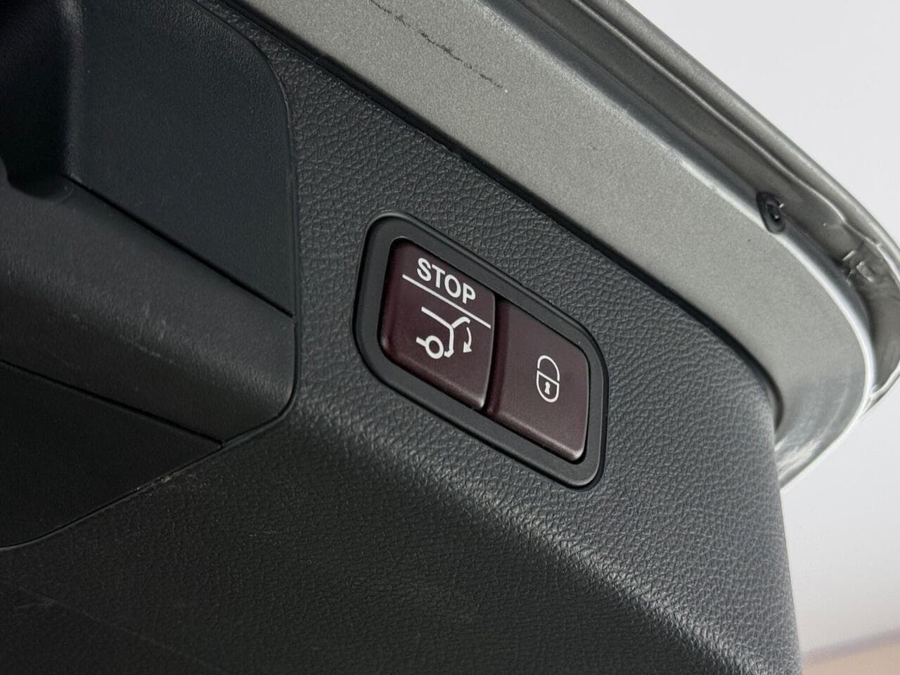 Mercedes-Benz C Class thumbnail Misc Controls