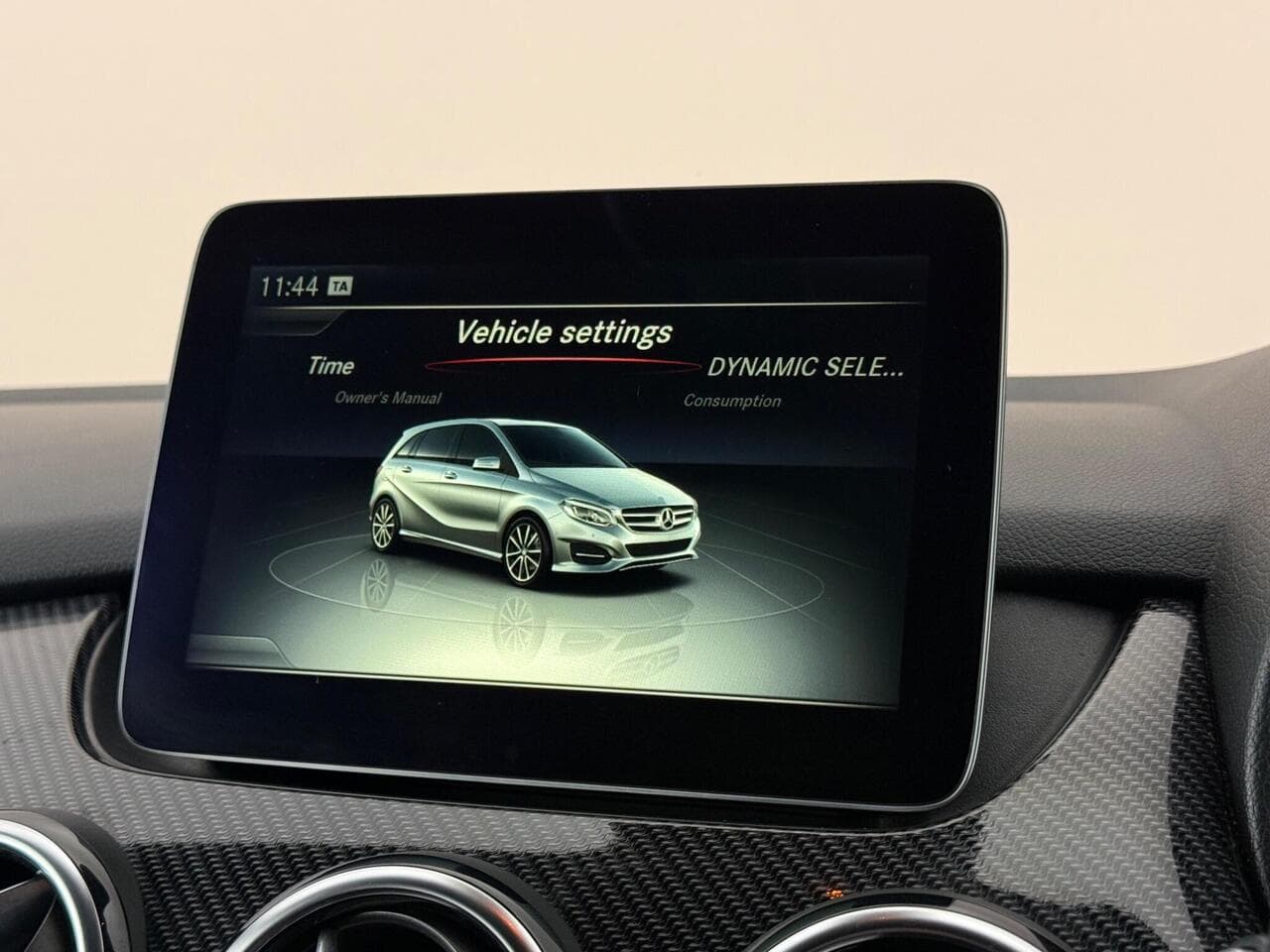 Mercedes-Benz B Class thumbnail Infotainment System