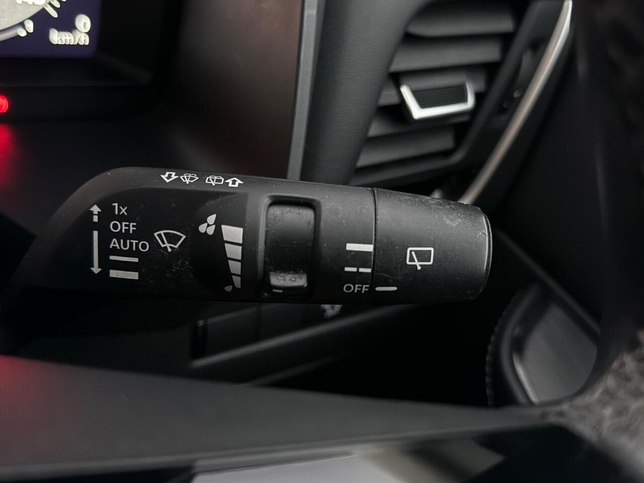 Nissan Qashqai thumbnail Misc Controls