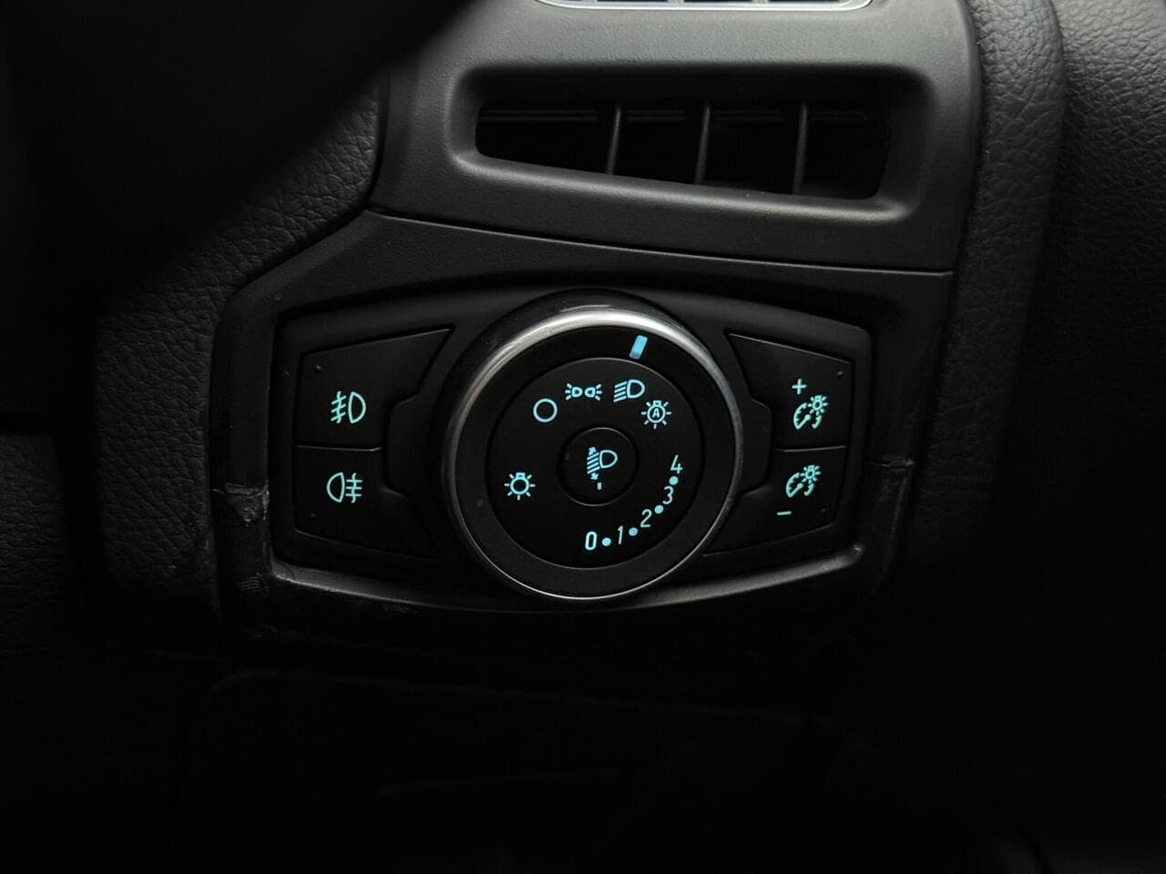 Ford Focus thumbnail Misc Controls