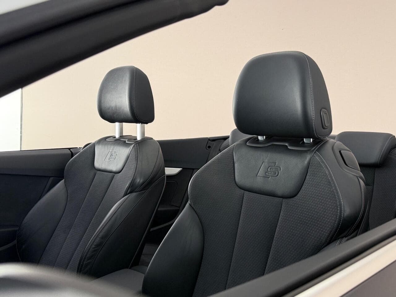 Audi A5 Cabriolet thumbnail Seat Front Passenger