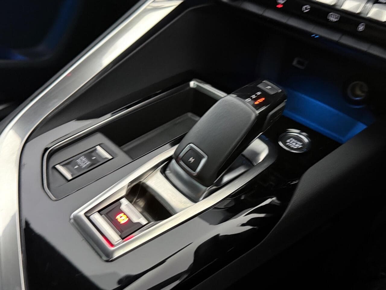Peugeot 5008 thumbnail Interior Front