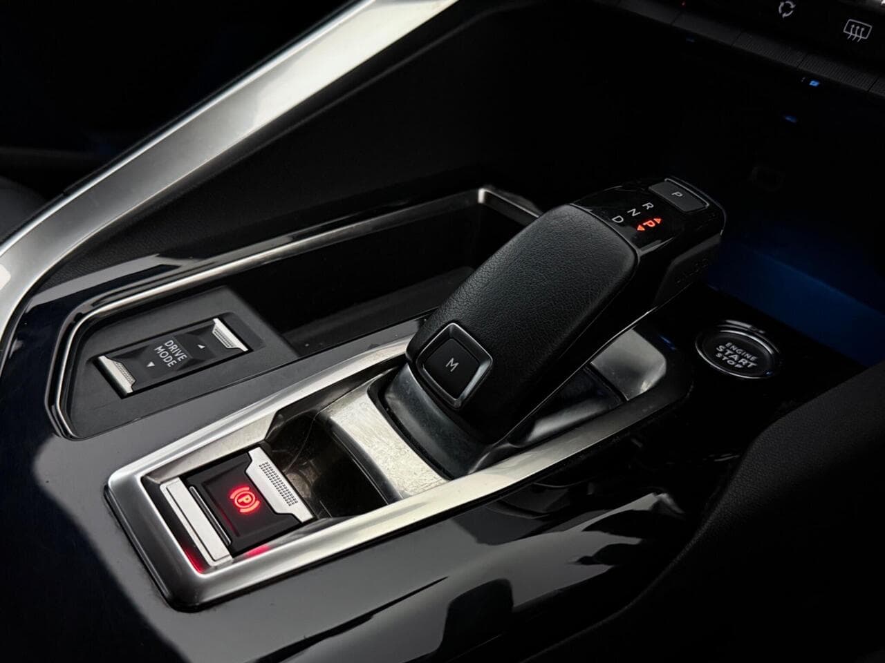 Peugeot 5008 thumbnail Interior Front